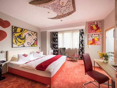 Hochzeitslocation: Pop Art Zimmer , Eines von 10 Künstlerzimmer im Haus - Malerwinkl Restauarnt + Kunsthotel