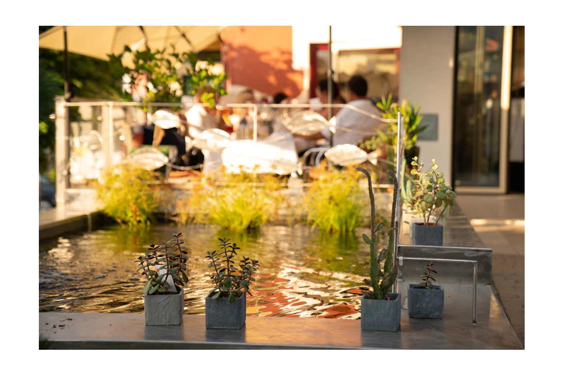 Hochzeitslocation: Wasserpiele im bunten Restaurant + Kunsthotel Malerwinlk in der schönen STeiermark - Malerwinkl Restauarnt + Kunsthotel