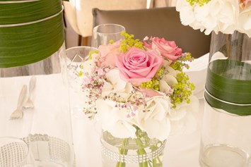 Hochzeit: Malerwinkl Brautstrauss, gerne sind wir behilflich bei den Blumen - Malerwinkl Restauarnt + Kunsthotel