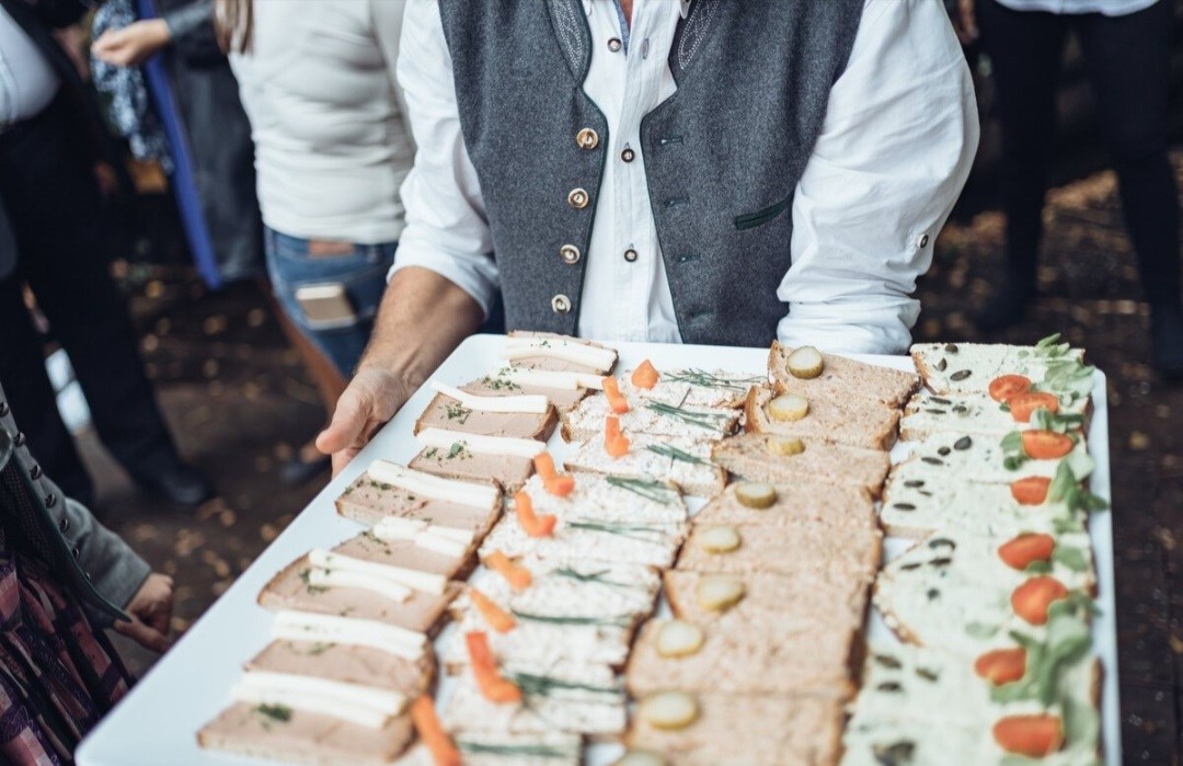 ALMHÜTTE GRAZ Angaben zu den Festsälen 