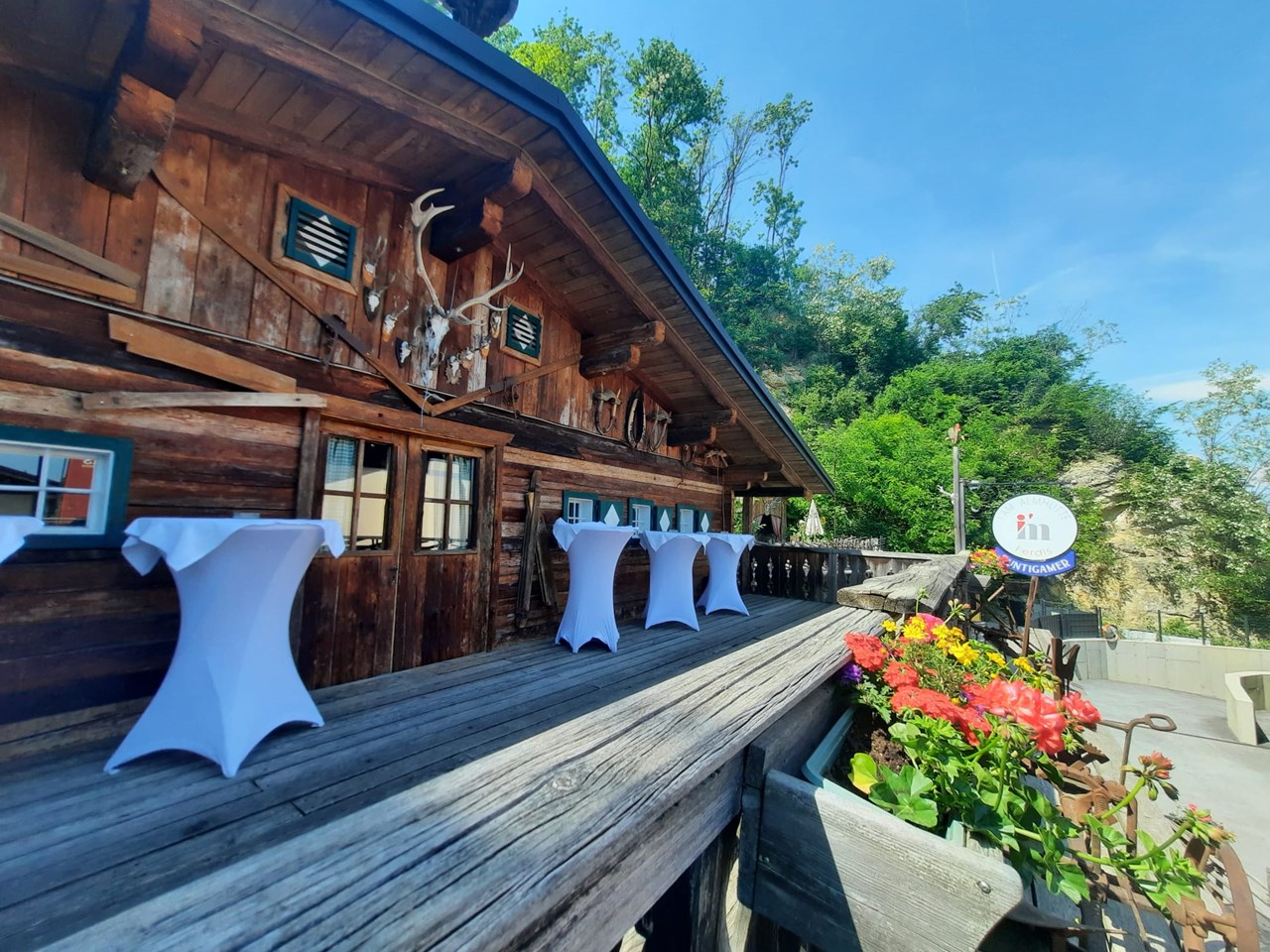 ALMHÜTTE GRAZ Angaben zu den Festsälen 