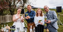 Hochzeit - Straßwalchen - Am Feldbauernhof könnt ihr euren eigenen Hochzeitscocktail mit dem Cocktailmeister persönlich mixen. - Feldbauernhof