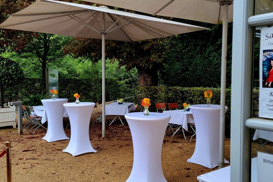 Hochzeit: Terrasse Sektempfang - Orangerie Ansbach