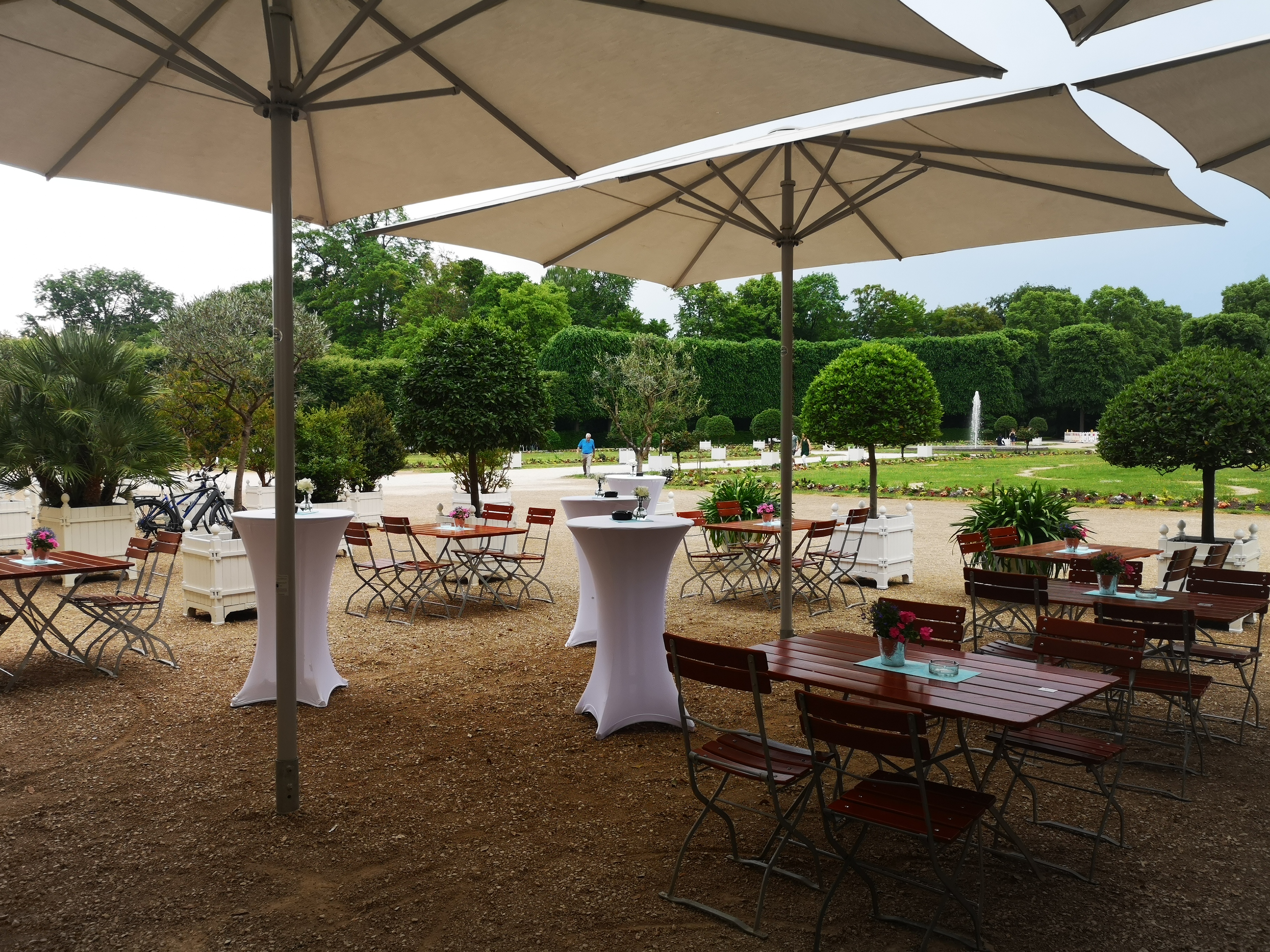 Hochzeitslocation: Terrasse Sektempfang - Orangerie Ansbach