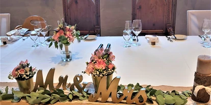 Hochzeit - nächstes Hotel - Tirol - Milser Stadl, Hochzeitstafel - Alpenrast Tyrol