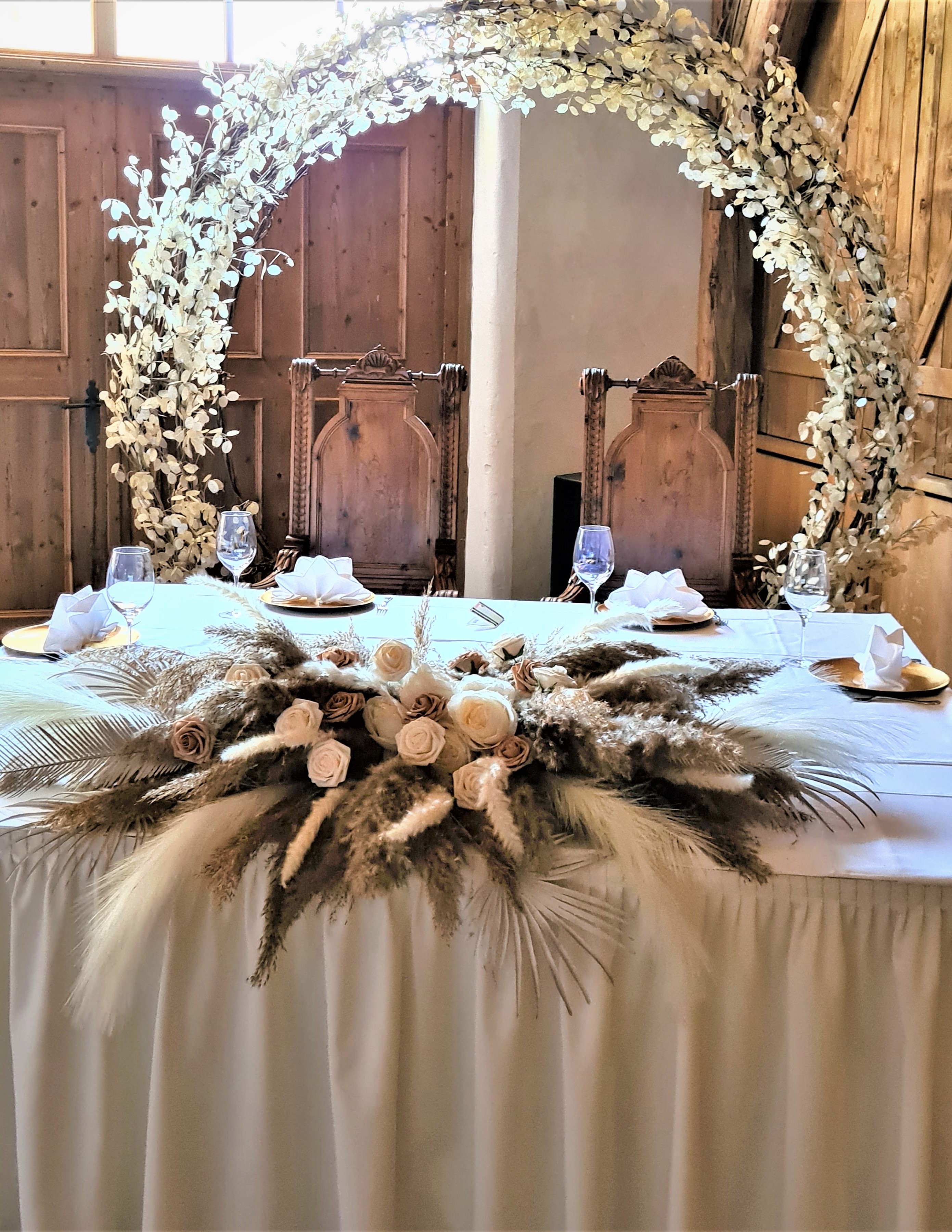 Hochzeitslocation: Milser Stadl, kleine Hochzeitstafel (Sweetheart-Table) - Alpenrast Tyrol