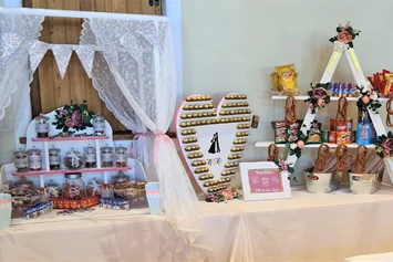 Hochzeit: Milser Stadl, Candy-Bar - Alpenrast Tyrol