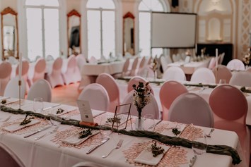 Hochzeit: Bestuhlungsbeispiel für 100 Personen - Schützen Spiegelsaal 