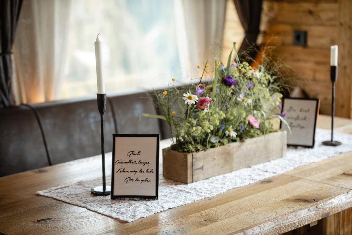 Hochzeit: Liebe zum Detail, wohin das Auge blickt. - TIERGARTEN ALM
