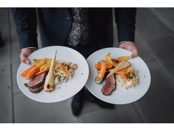 Hochzeitslocation: Grillbuffet für eure Gartenhochzeit in der DINZLER Kaffeerösterei. - DINZLER Kaffeerösterei