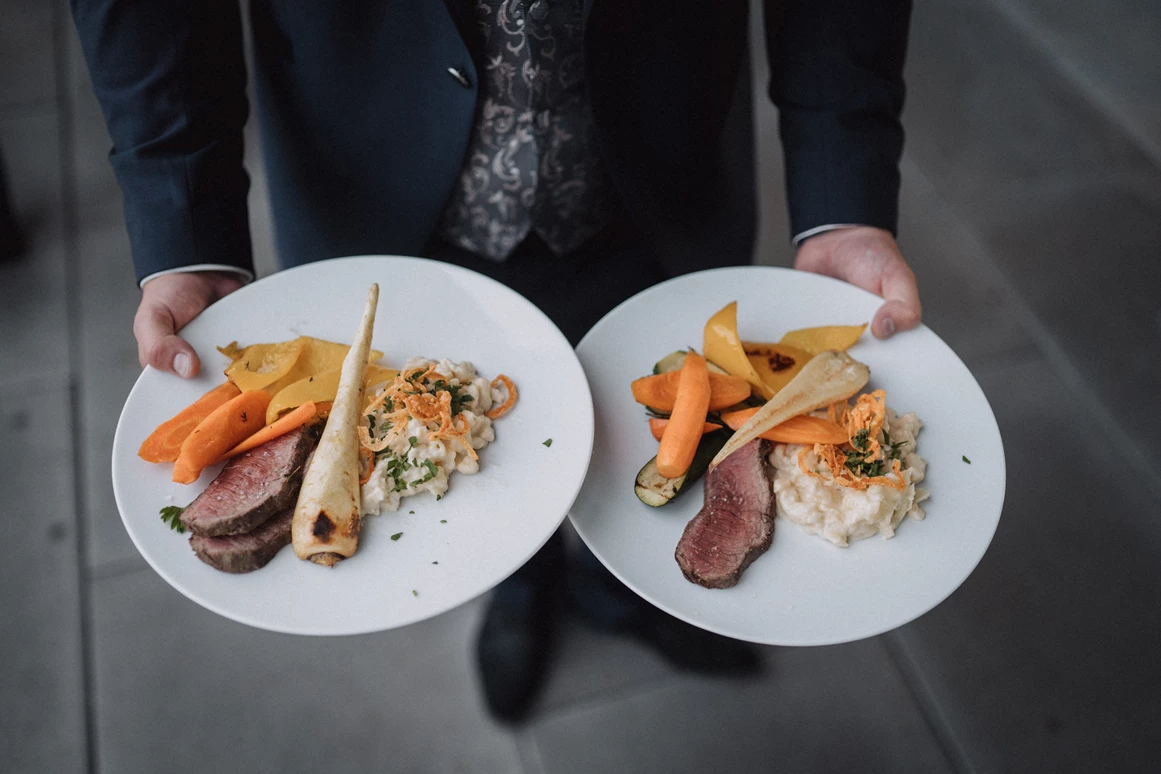 Hochzeitslocation: Grillbuffet für eure Gartenhochzeit in der DINZLER Kaffeerösterei. - DINZLER Kaffeerösterei