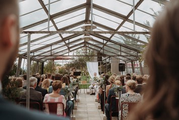 Hochzeit: Copyright: Stories by Toni - DINZLER Kaffeerösterei