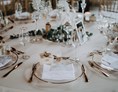 Hochzeit: Eine Hochzeitstafel im Pigeon Eventhouse in 68519 Viernheim. - Pigeon Eventhouse & Lounge 