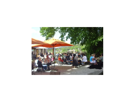 Hochzeit: Im Gastgarten lässt sich eine unvergessliche Gartenhochzeit feiern. - Brauerei Gasthof Eck