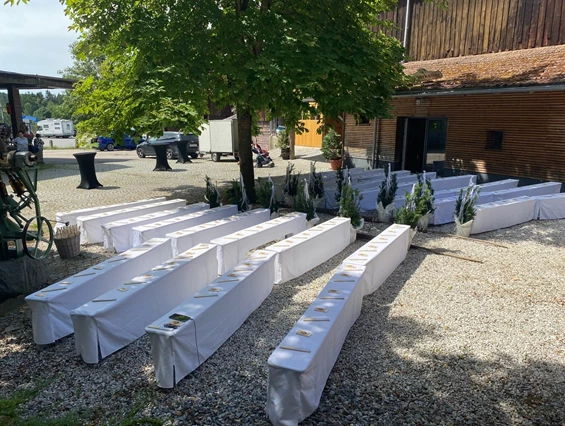 Hochzeit: Eine Trauung im Freien. - Brauerei Gasthof Eck