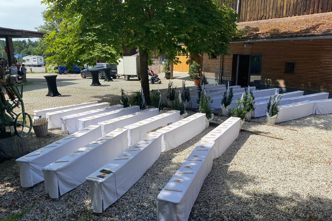 Hochzeit: Eine Trauung im Freien. - Brauerei Gasthof Eck