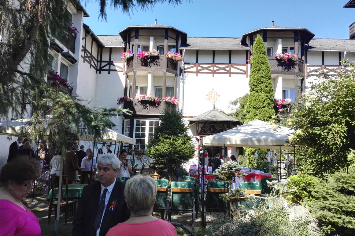 Hochzeit: SCHLOSSHOTEL MARINEBAD ***