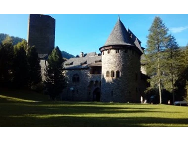 Hochzeitslocation: Burg Finstergrün liegt inmitten der wunderschönen Lungauer Bergwelt und bietet viel Freiraum für Ihre Ideen! - Burg Finstergrün