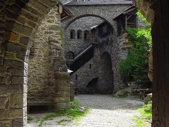 Hochzeitslocation: Willkommen! Der erste Eindruck - Burg Finstergrün