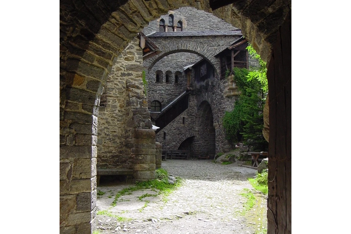 Hochzeitslocation: Willkommen! Der erste Eindruck - Burg Finstergrün