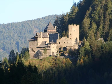 Hochzeitslocation: Für Ihren Festtag gehört Ihnen die ganze Burganlage! - Burg Finstergrün