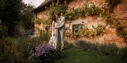 Hochzeit - Roigheim - Auf unserem Landgut Halsberg wartet an jeder Ecke der nächste Fotospot. - Landgut Halsberg
