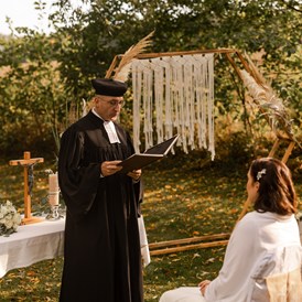 Hochzeit: Mit der Gemeinde Schöntal können Standesamt-Termine ausgemacht werden. - Landgut Halsberg 