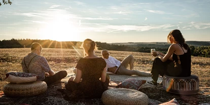 Hochzeit - Roigheim - Die weitläufige ländliche Aussicht lädt zum Verweilen ein.  - Landgut Halsberg