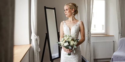 Hochzeit - Roigheim - Das Styling kann direkt vor Ort durchgeführt werden. - Landgut Halsberg