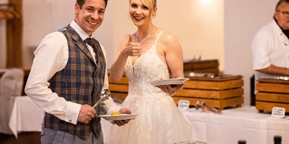 Hochzeit - Roigheim - Unsere Küche verkörpert symbolisch und optisch unsere Werte: Wir kochen aus hochwertigen Zutaten köstliche Gerichte – bodenständig und regional. - Landgut Halsberg