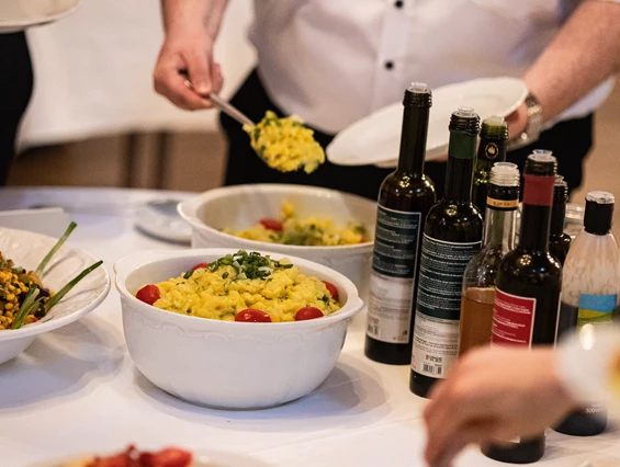 Hochzeitslocation: Wir schauen durchaus auch einmal über den Tellerrand hinaus und gehen auf alle Wünsche ein. - Landgut Halsberg