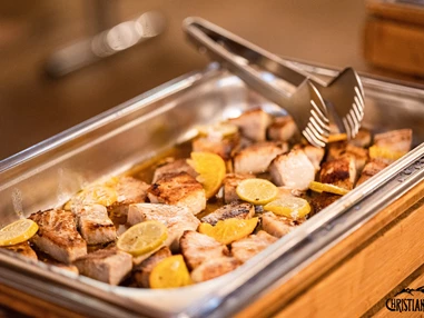 Hochzeitslocation: Unsere hauseigene Schlossküche sorgt für das leibliche Wohl. - Landgut Halsberg