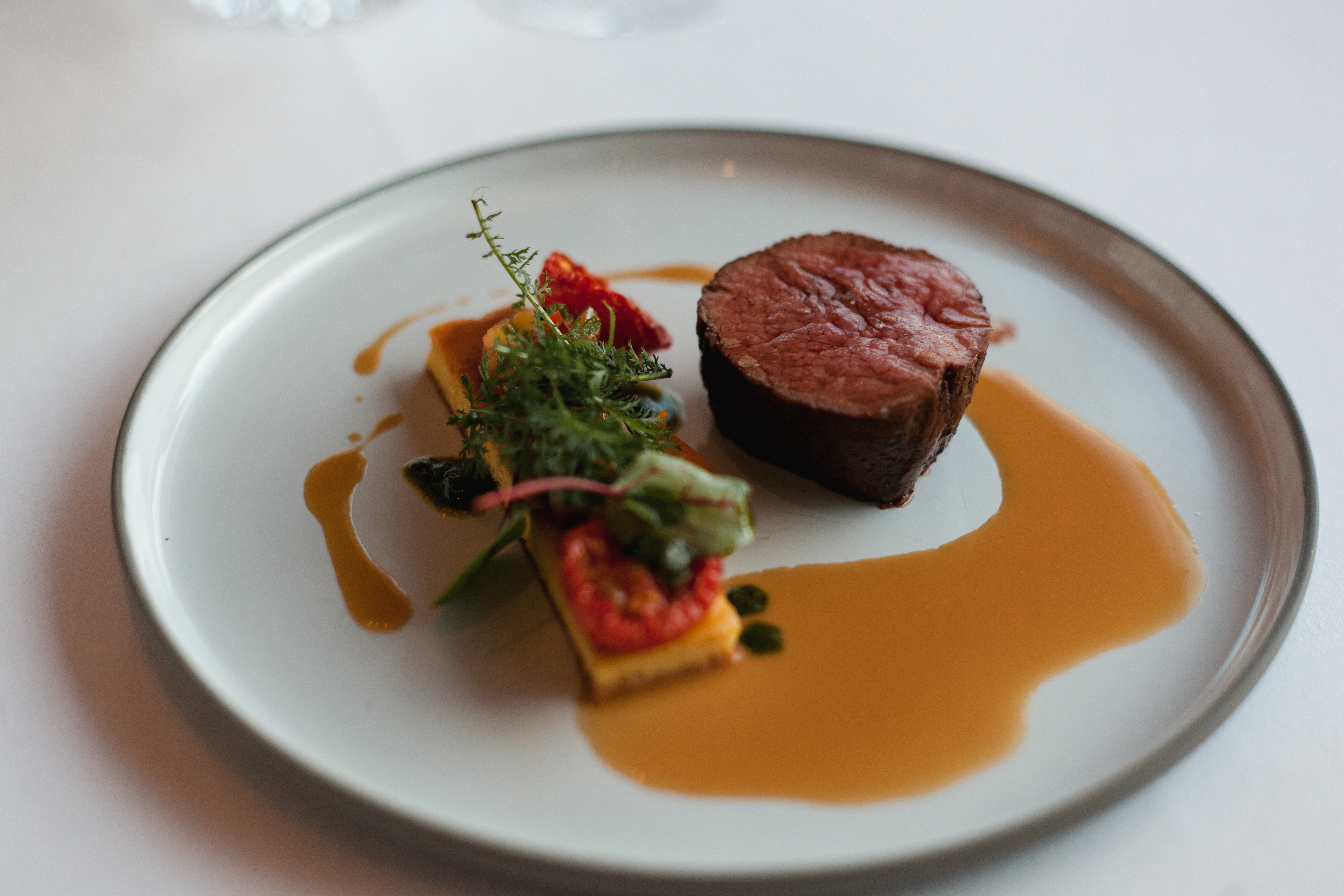 Hochzeitslocation: Kulinarik wird am BAD/SAAG groß geschrieben. Verwöhnt euch und eure Hochzeitsgäste mit regionalen und saisonalen Köstlichkeiten. - BAD/SAAG  DIREKT AM WÖRTHERSEE - RESTAURANT & CLUB