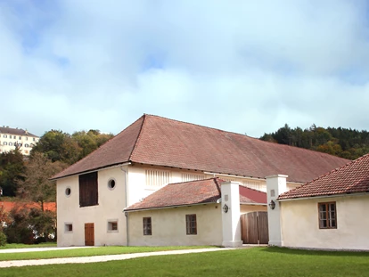 Hochzeit - PLZ 9155 (Österreich) - Alte Meierei Bleiburg mit Schloss Bleiburg im Hintergrund - ALTE MEIEREI BLEIBURG