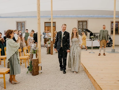 Hochzeit - PLZ 9155 (Österreich) - Standesamtliche Trauung, Brautpaar und Gäste. - ALTE MEIEREI BLEIBURG