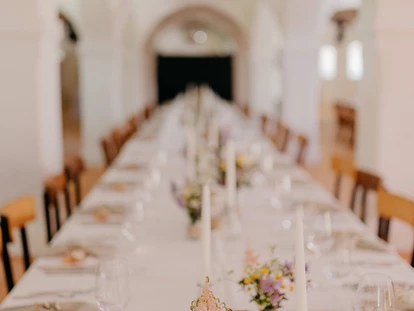 Hochzeit - PLZ 9155 (Österreich) - Festliche Tafel im Gewölbesaal. - ALTE MEIEREI BLEIBURG