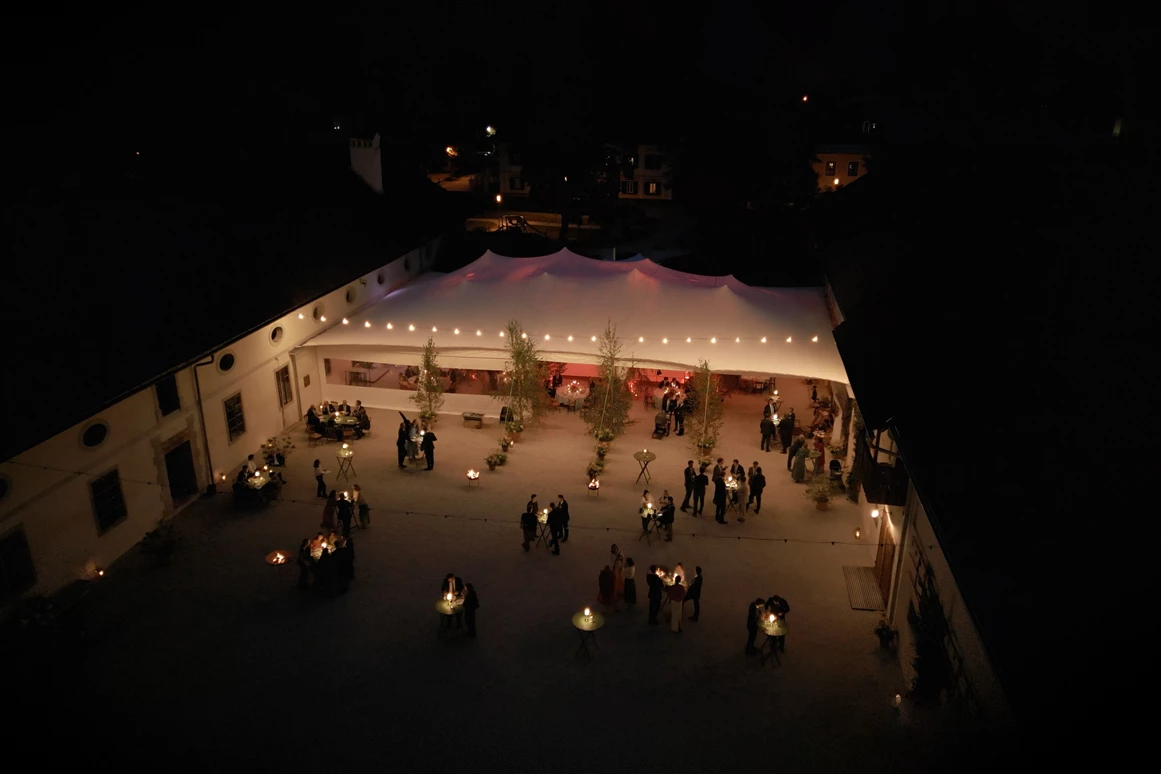 Hochzeit: Hof Alte Meierei bei Nacht / Drohne - ALTE MEIEREI BLEIBURG