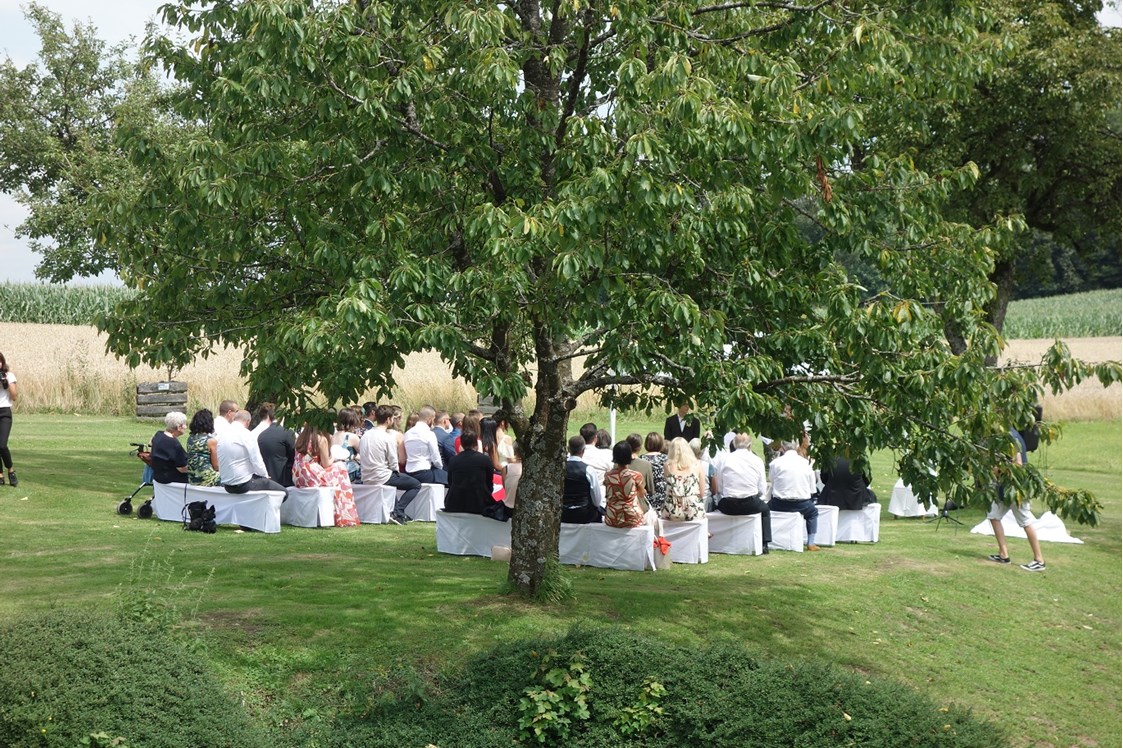 Hochzeit: Zeremonie im Obstgarten - Abbrandtnergut auf dem Balkon von Linz