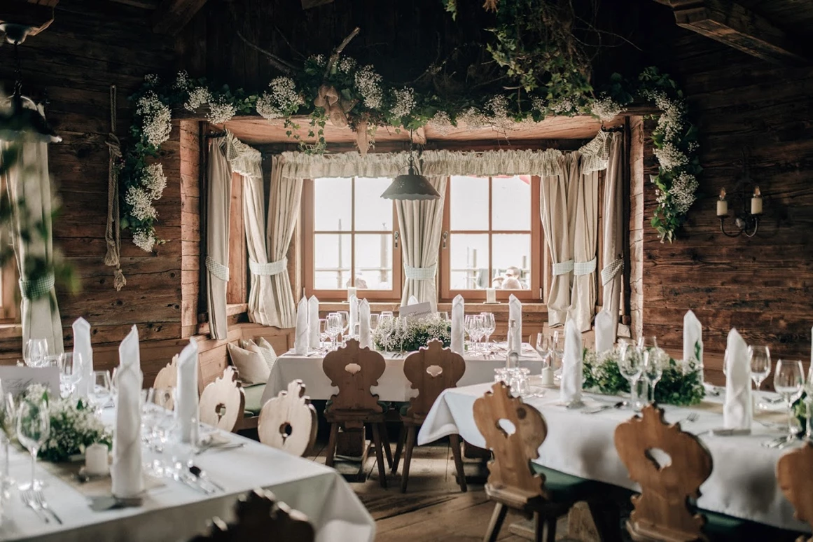 Hochzeitslocation: Deckung Tisch 3 - Panorama Alm