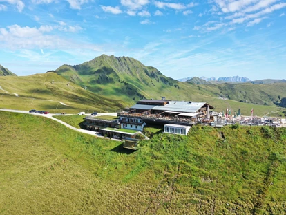 Hochzeit - St. Ulrich am Pillersee - Außen Ansicht im Sommer - Panorama Alm