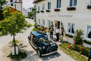 Hochzeit: hauseigener Oldtimer - Landgasthof Rockermeier