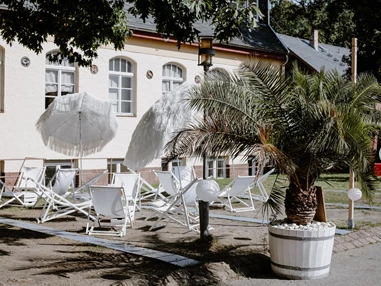 Hochzeitslocation: Museumswiese im Sommer - Cantina Majolika