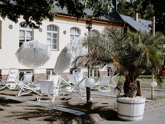 Hochzeitslocation: Museumswiese im Sommer - Cantina Majolika