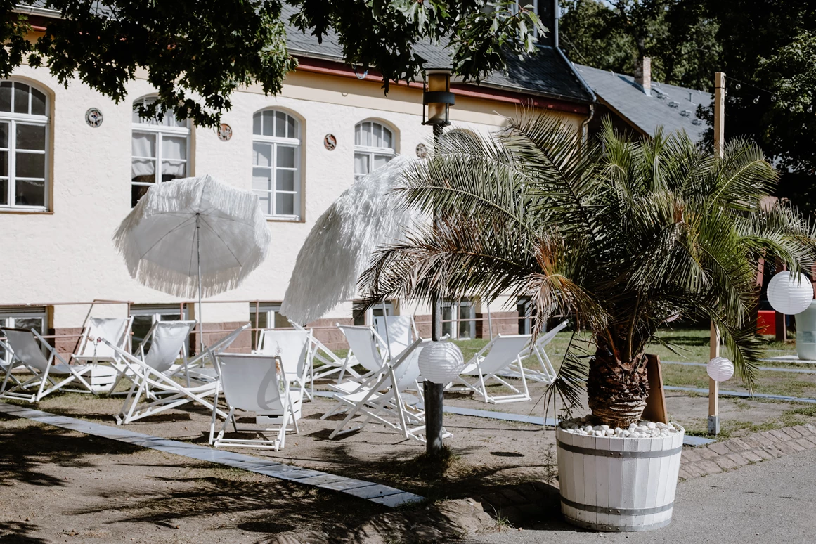 Hochzeitslocation: Museumswiese im Sommer - Cantina Majolika