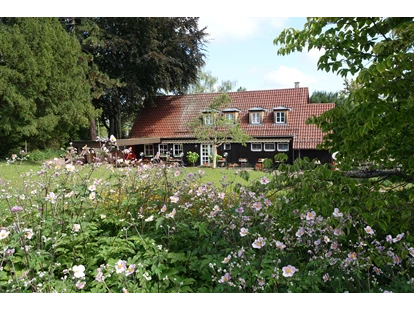 Hochzeit - Geeignet für: Private Feier (Taufe, Erstkommunion,...) - Leonberg (Böblingen) - Restaurant Weinstube Killesberg, Sommerwiese vor dem Restaurant - Restaurant Weinstube Killesberg