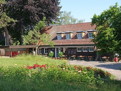 Hochzeit - Geeignet für: Private Feier (Taufe, Erstkommunion,...) - Leonberg (Böblingen) - Weinstube Killesberg, Stuttgart, Park, Wiese vor der Weinstube - Restaurant Weinstube Killesberg