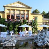 Hochzeitslocation - Sektempfang vor der Kaiservilla - Kaiservilla Bad Ischl