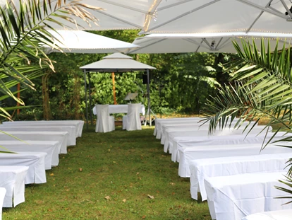Hochzeit - Uelversheim - Freie Trauung im Grünen.
Vor dem "Hochzeitszimmer" - Jägerhof Biblis