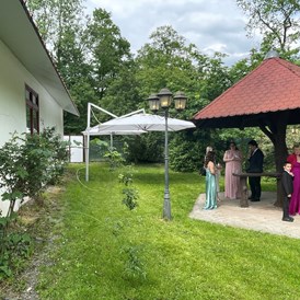 Hochzeit: Außenbereich der "Kutscher Remise" - Jägerhof Biblis