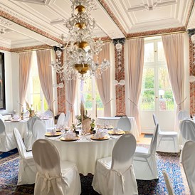 Hochzeit: Der historische Festsaal des Schloss Rahe bietet Platz für bis zu 120 Hochzeitsgäste. - Schloss Rahe GmbH